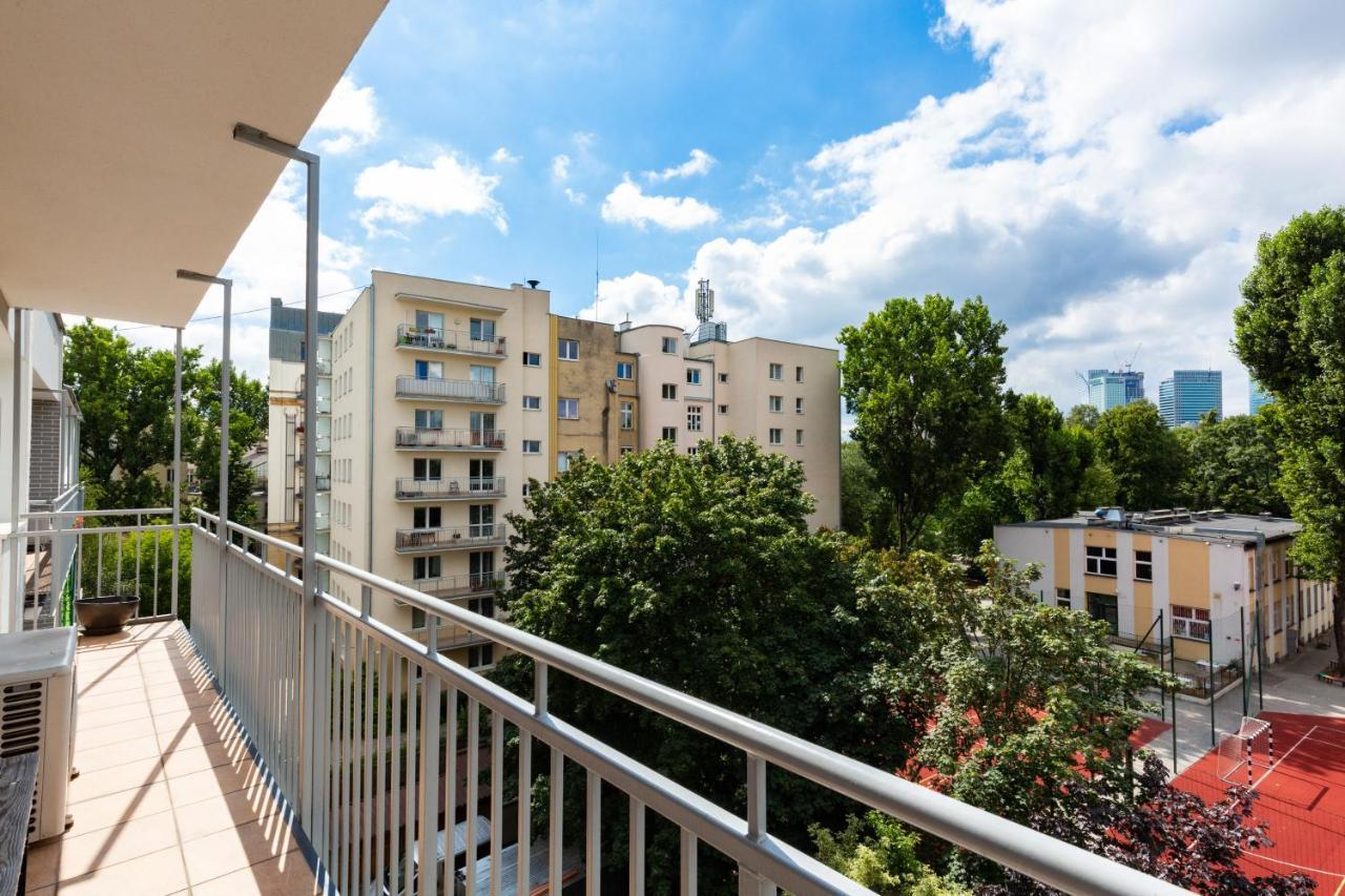 Niecala Renters * Warszawa